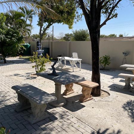 Hotel Ry Courtyard Oshakati Zewnętrze zdjęcie
