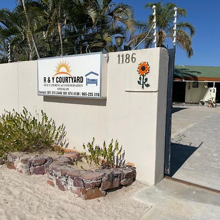 Hotel Ry Courtyard Oshakati Zewnętrze zdjęcie