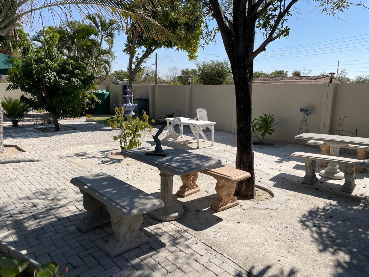 Hotel Ry Courtyard Oshakati Zewnętrze zdjęcie