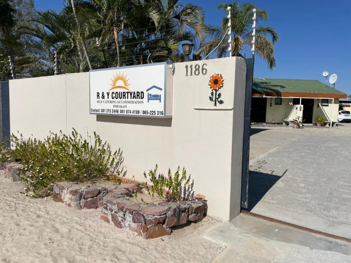 Hotel Ry Courtyard Oshakati Zewnętrze zdjęcie