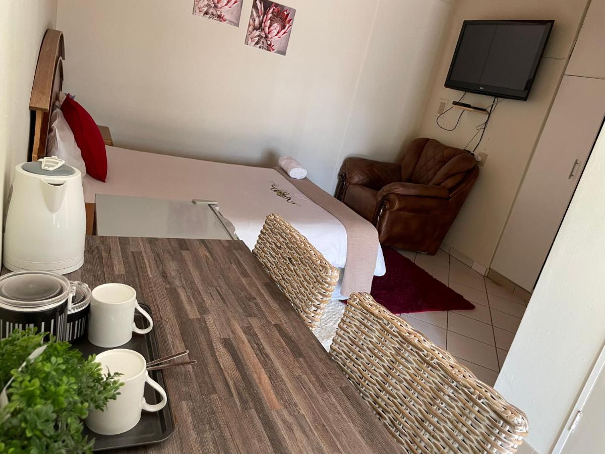 Hotel Ry Courtyard Oshakati Zewnętrze zdjęcie