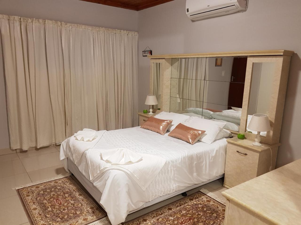 Hotel Ry Courtyard Oshakati Zewnętrze zdjęcie